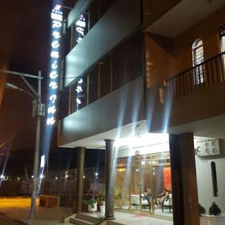 Hotel Premier Inn, Манта