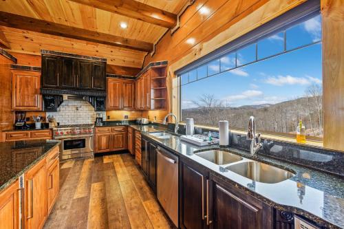 Tennessee Whiskey, Indoor Pool, Amazing Views, 1089 FREE tickets each paid day, Dollywood and More