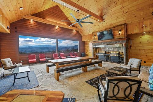 Tennessee Whiskey, Indoor Pool, Amazing Views, 1089 FREE tickets each paid day, Dollywood and More