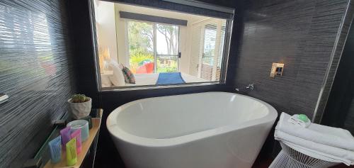 Goat Island Bungalow in อัลเวอร์สโตน