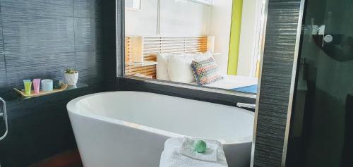 Goat Island Bungalow in อัลเวอร์สโตน