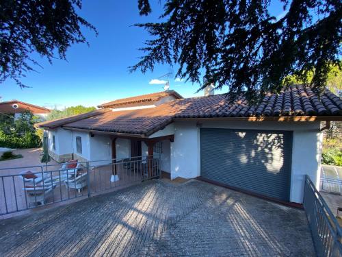  Chalet independente con salón de juegos y jacuzzi in Guadalajara