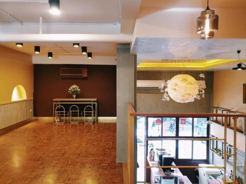 ล็อบบี้, โกลเด้น เฮาส์ บีทีเอส ชิดลม กรุงเทพฯ (Golden House BTS Chidlom Bangkok) near สถานีรถไฟฟ้าราชดำริ