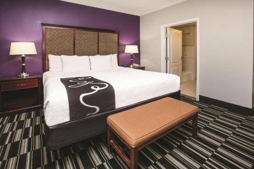 Facilities, La Quinta Inn & Suites by Wyndham Dallas South-DeSoto in Desoto