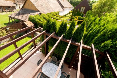 Garden, To apartmanhazak in Bank