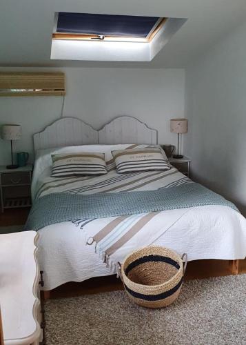 Chalet rouge a la campagne proche de Geneve