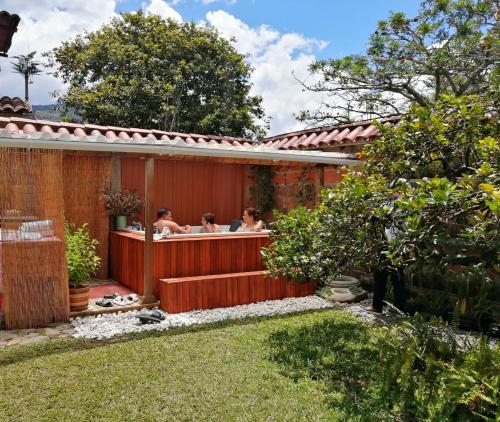 Gyógyfürdő, Hotel Kantarrana Urbana Jardin in Jardin