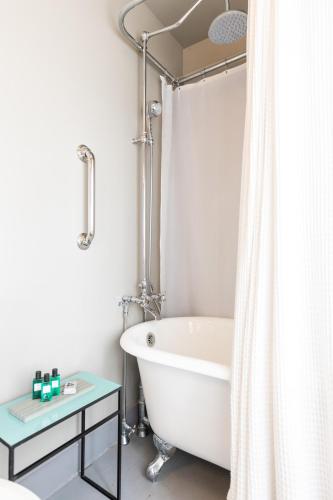 Nantucket Whale Inn, Half Moon Bay Nantucket Whale Inn, Half Moon Bay