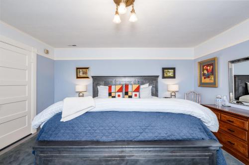 Nantucket Whale Inn, Half Moon Bay Nantucket Whale Inn, Half Moon Bay