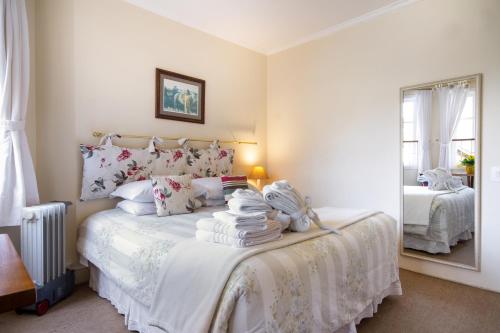 Double Room with Spa Bath image 4