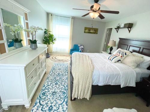Private room in a Luxury home centrally located in Allen, TX