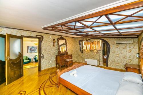 Baku Nizami Street Triplex 4 bedroom