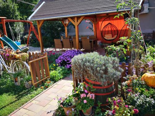  Szabó Vendégház, Pension in Siklós