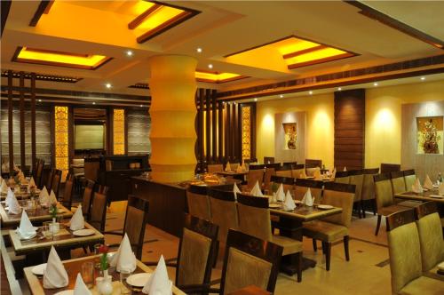 Restaurant, Hotel Maharaja Regency in Ludhiana