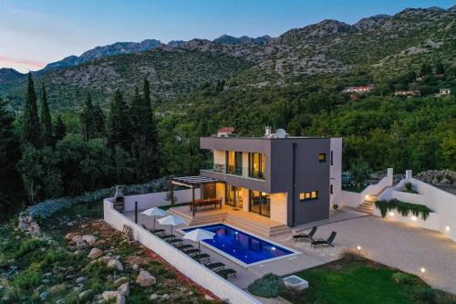 Royal Promons - heated pool