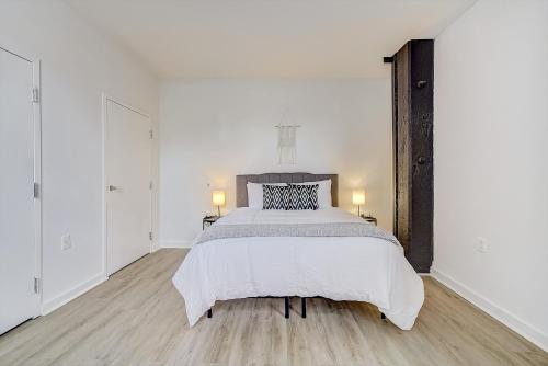 Frontdesk I Carriage Wheel Lofts Apts Philadelphia