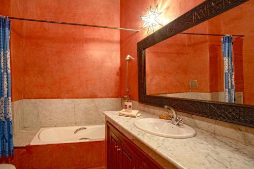 Warda Double Room image 10