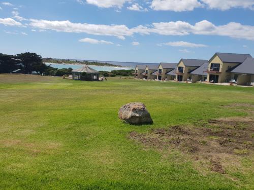 Diamond Island Resort & Bicheno Penguin Show