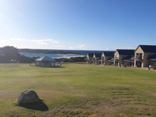 Diamond Island Resort & Bicheno Penguin Show