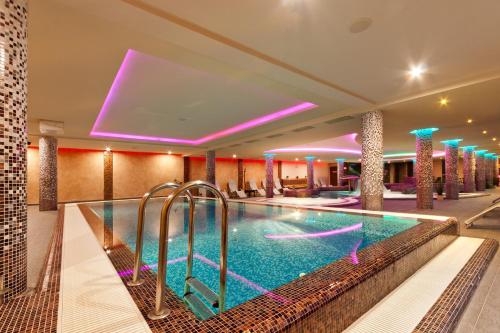 Spa, To apartmanhazak in Bank