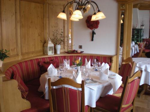 餐廳, Hotel-Restaurant Hirsch in 貝格豪普滕