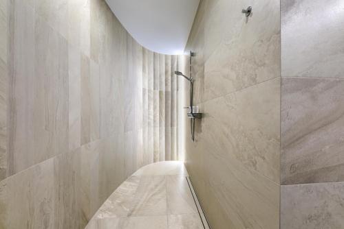 Apartment with Shower