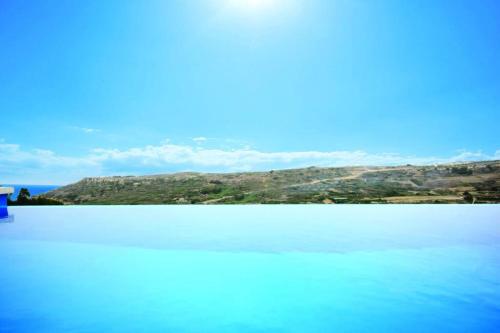 FIFTY-FOUR Edge Pool House - GOZO, Il-Pergla