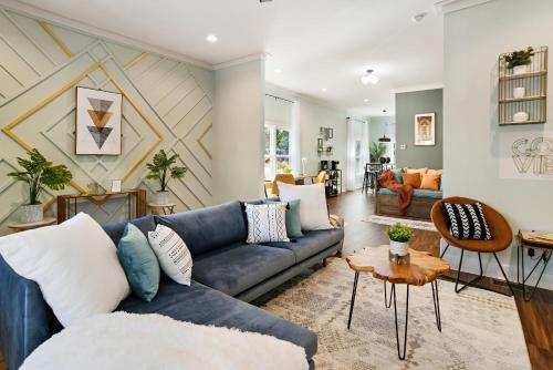 SUN LIT MODERN HOME with GOOD VIBES AND LOTS OF COFFEE - DesignedByDom in Atlanta, USA