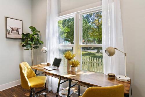 SUN LIT MODERN HOME with GOOD VIBES AND LOTS OF COFFEE - DesignedByDom in Atlanta, USA
