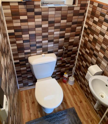 2 bedrooms, 3 beds