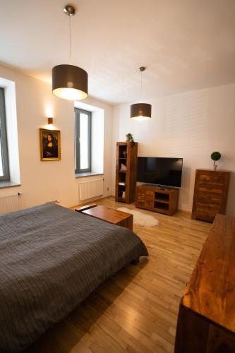 Black Field Apartment - image 7