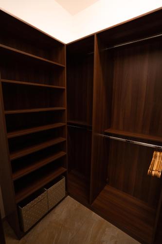 Black Field Apartment - image 13