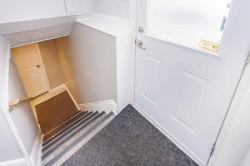Cozy 1BR Apartment with a King Bed, Near Downtown Ottawa!