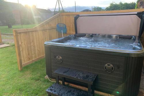 Countryside Annexe, with hottub, sleeps up to 4