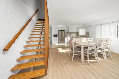 Кухня, Husky 56 Beachfront Villa's - great location on the beach in Джервис-Бей