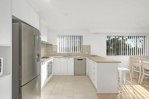 Кухня, Husky 56 Beachfront Villa's - great location on the beach in Джервис-Бей