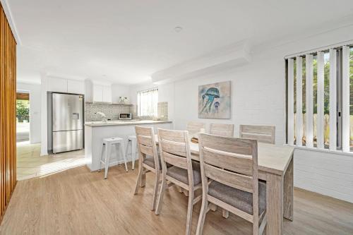 Кухня, Husky 56 Beachfront Villa's - great location on the beach in Джервис-Бей