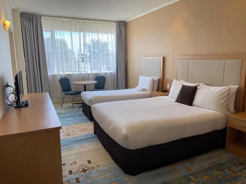 1 double bed, 1 twin bed