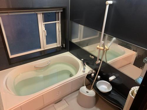 room detail thumbnail 2