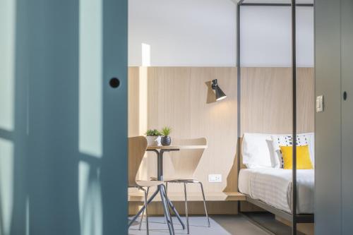 room detail thumbnail 2