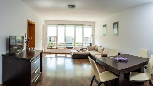 . Central Apartment Mountain View