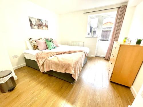 Koala and Tree - Spacious 3 Bed House, Free Parking
