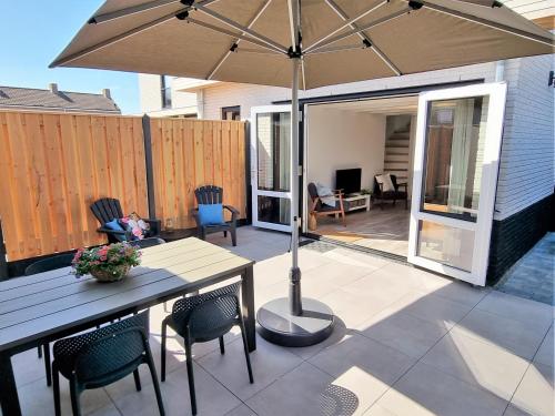 Balcony/terrace, DJV86 NEW Modern holiday home in central location in Domburg
