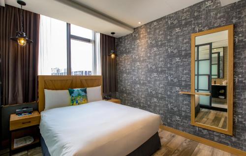 room detail thumbnail 1