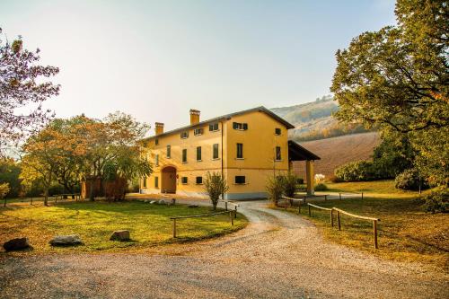花園, 維拉基奧德拉薩魯皮尤酒店 (Villaggio Della Salute Piu) in 蒙特倫齊奧