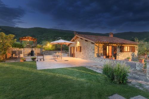 Vinciluna 4, Emma Villas in Scanizza