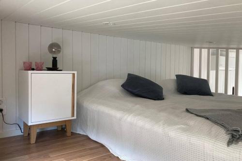 Cabin in the woods, close to Lake Mälaren, Эскильстуна (фото 10)