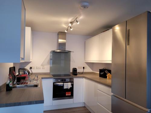 RentUnique St Georges 2x 2 bed amazing apartments moments from centre - Apartment - Horley