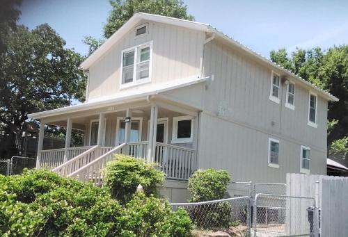 3-Br 2-Bath Family-Friendly Home -10 Min to Tulsa in Claremore