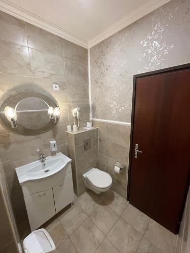 Standard Double or Twin Room with Balcony image 2